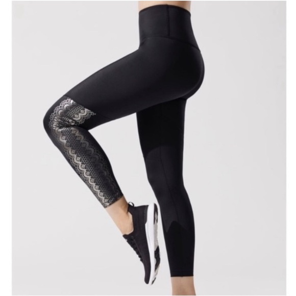 Beyond Yoga Down the Line Lace Print Leggings - Picture 2 of 9